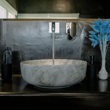 Honeymoon With Jacuzzi Nea Premium Residences 아파트 이메로비글리